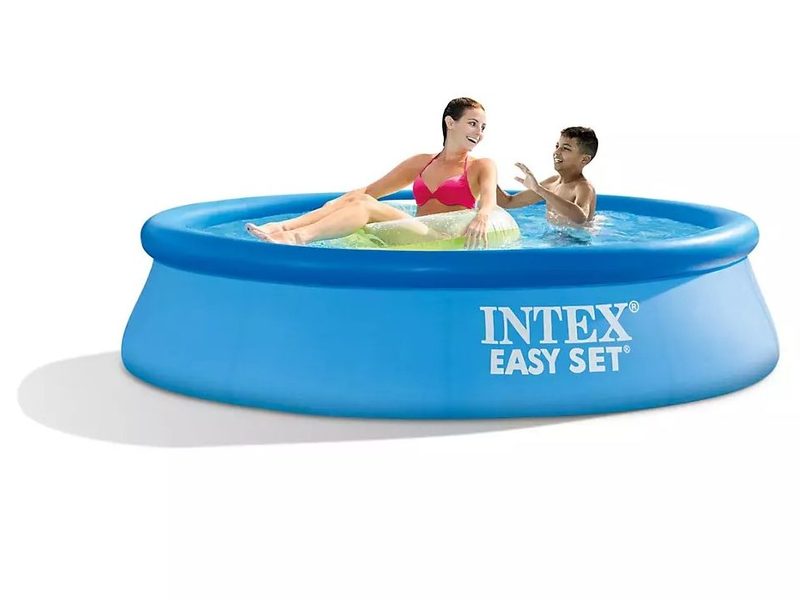 A family play in the Intex Easy Set Pool.