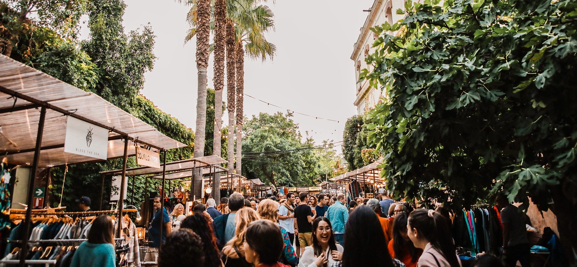 Crowds at Palo Market