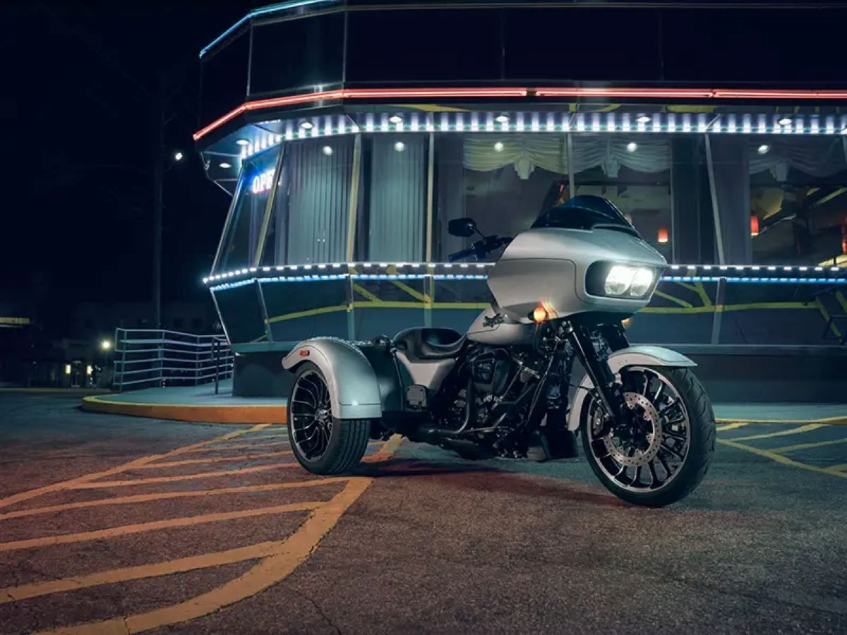 Road Glide 3