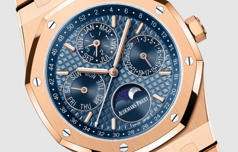 Royal Oak in gold