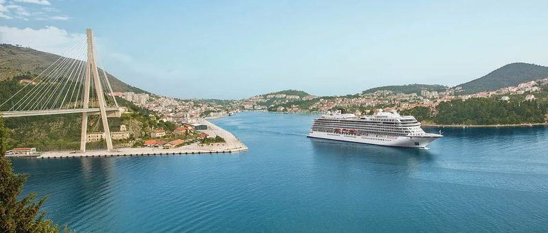 Jupiter cruise ship by Viking