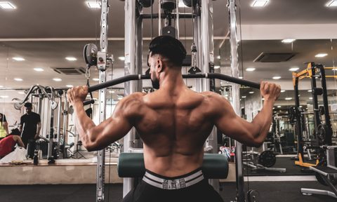 fit man lat pulldown shirtless