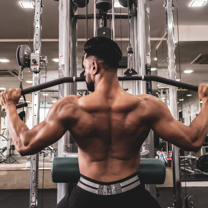 fit man lat pulldown shirtless