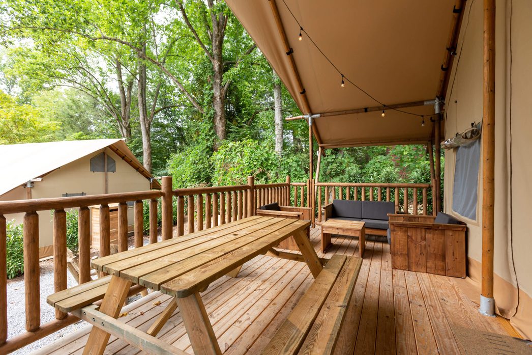 luxury lodging Little Arrow Resort