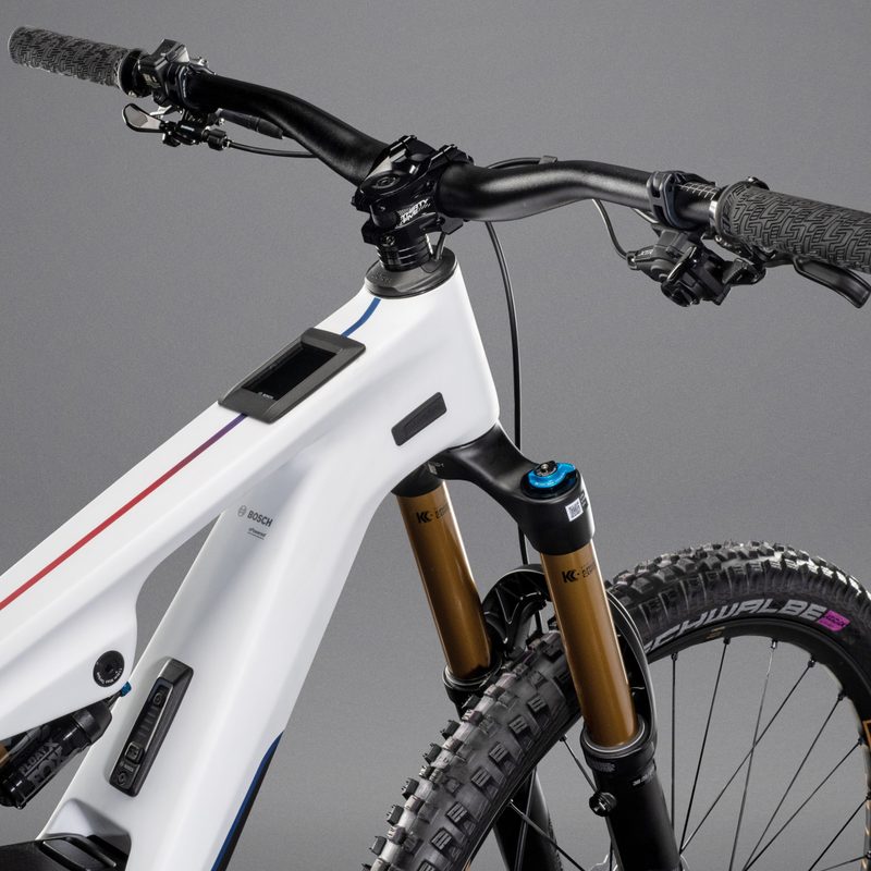 Overvolt GLP III SE eMTB handlebar controls and display.