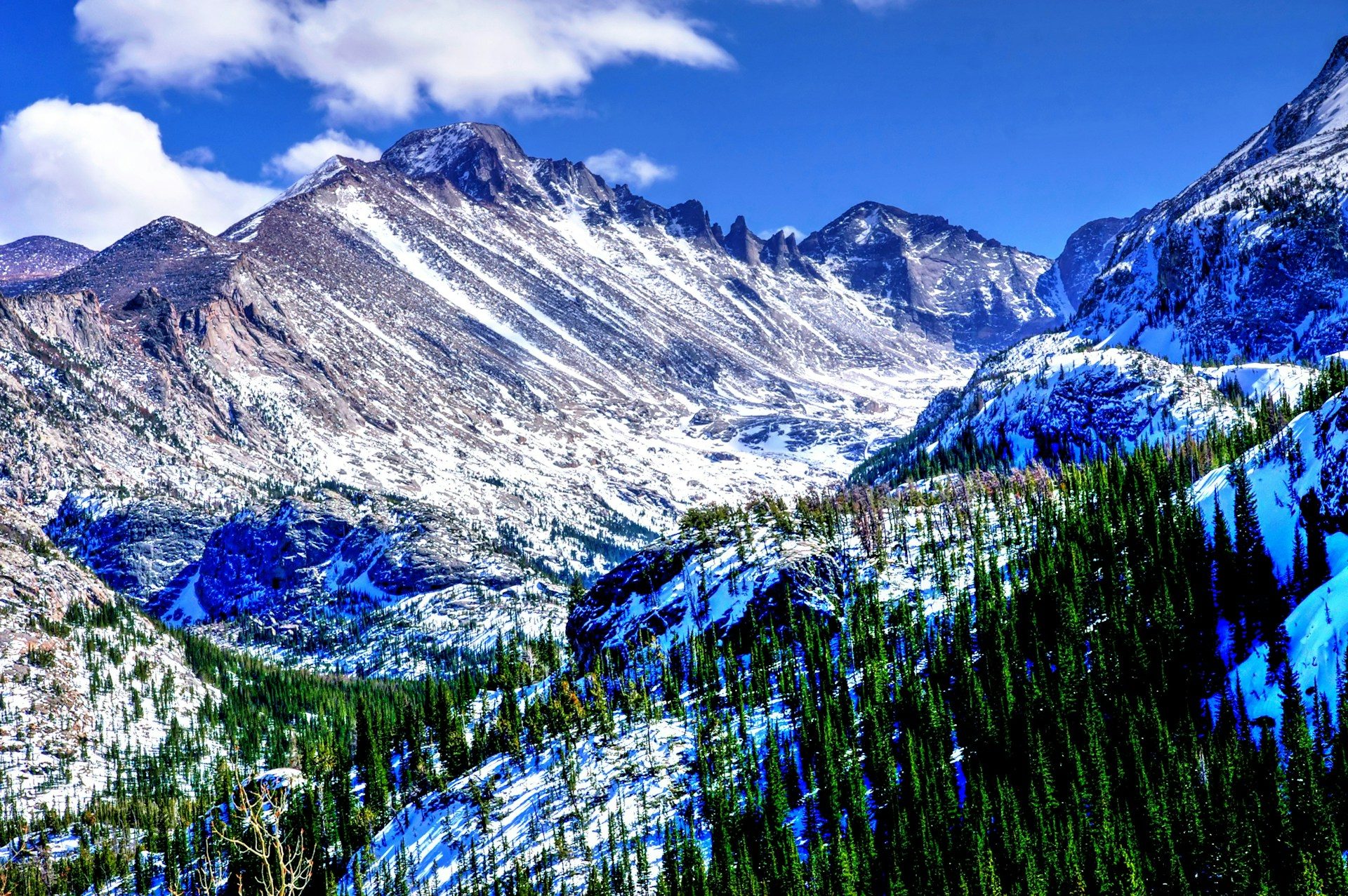 A view of the continental divide mountains in Rocky Mointains National Park on a Sunny day
