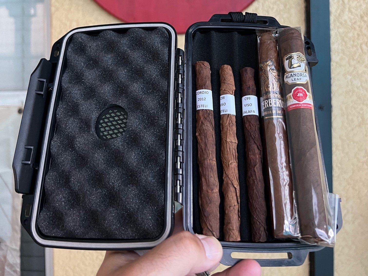 Aganorsa Fumas cigar tasting experience testing kit