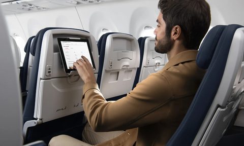 Passenger using Air France Starlink internet