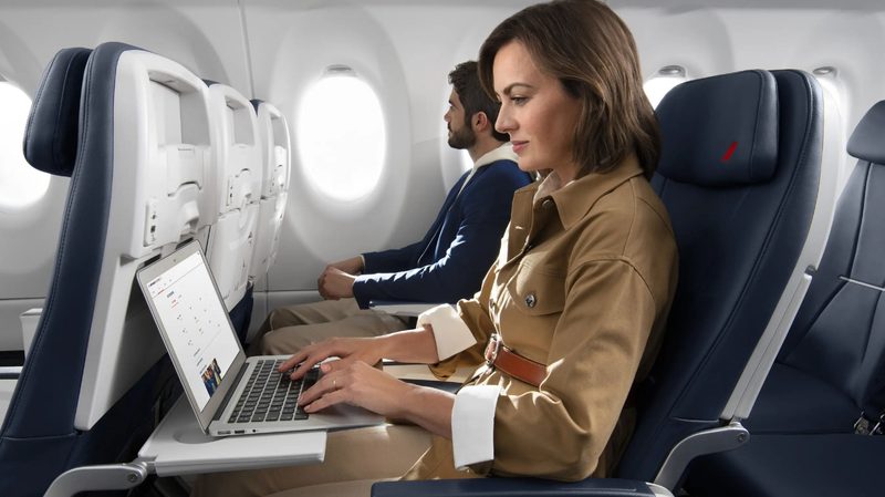 Passenger using Air France Starlink internet