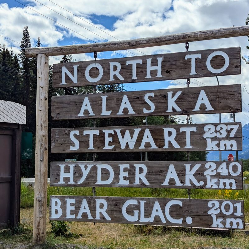 An old wooden sign on the way to Alaska