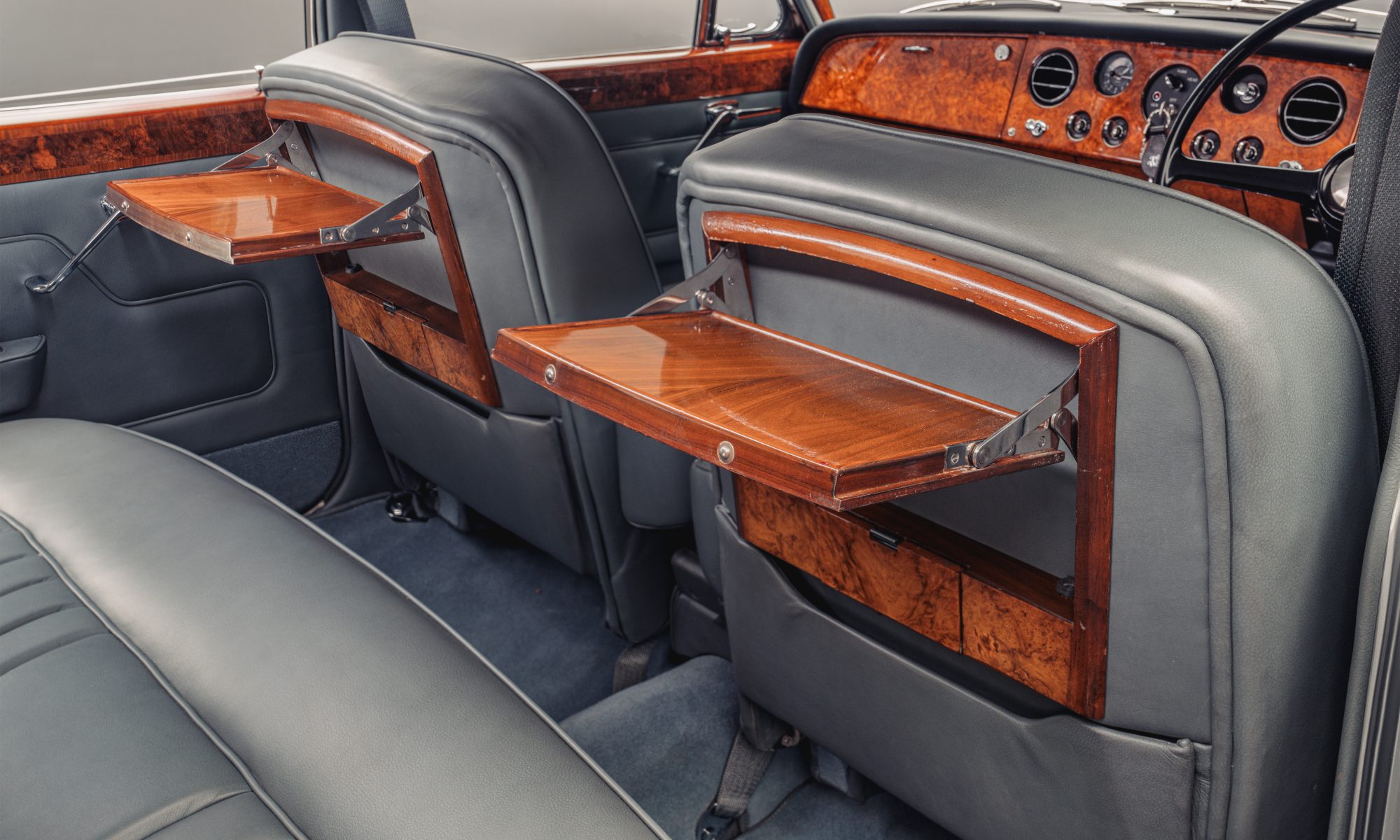 Thoroughly recomissioned and restored Bentley T-Series standad saloon interior from back seat.