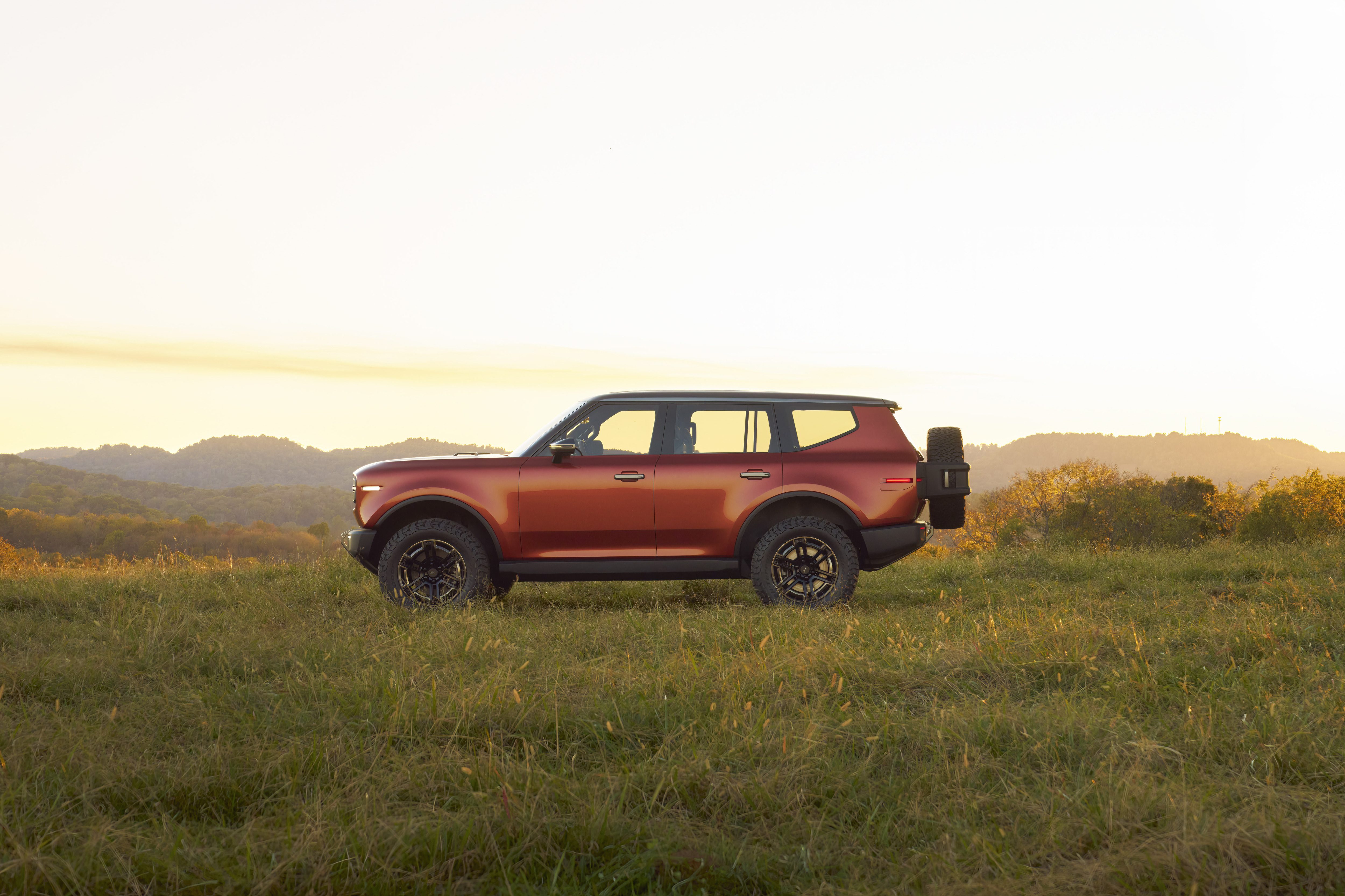 Scout Traveler parked on grassland