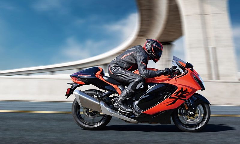 2025 Suzuki Hayabusa 25th Anniversary model dring on a highway with diver tucked in, right profile view.