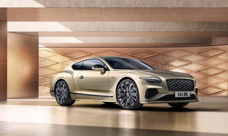 Bentley Continental GT Mulliner right front three-quarter view.