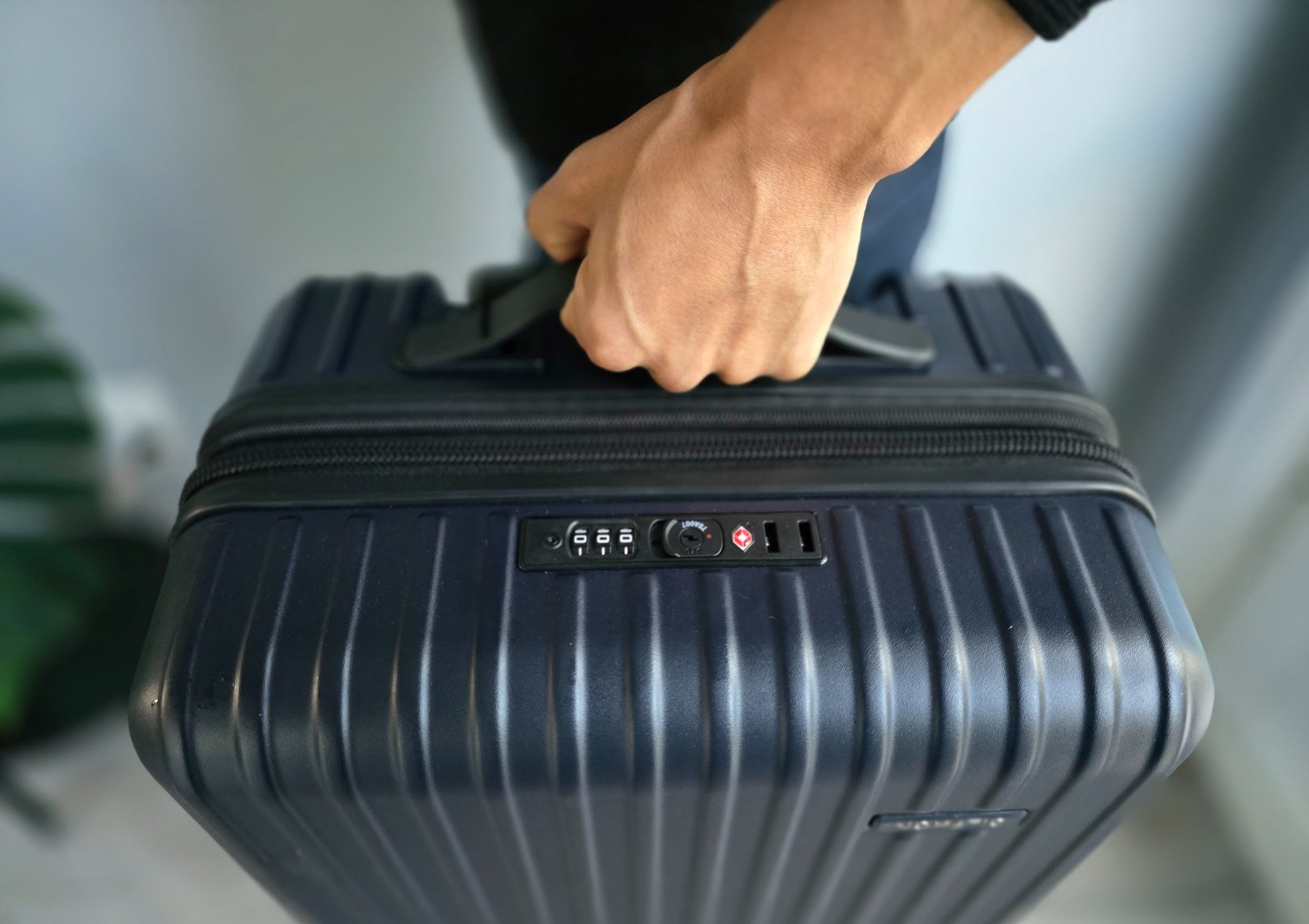 A man holding a nomatic bag by the handle