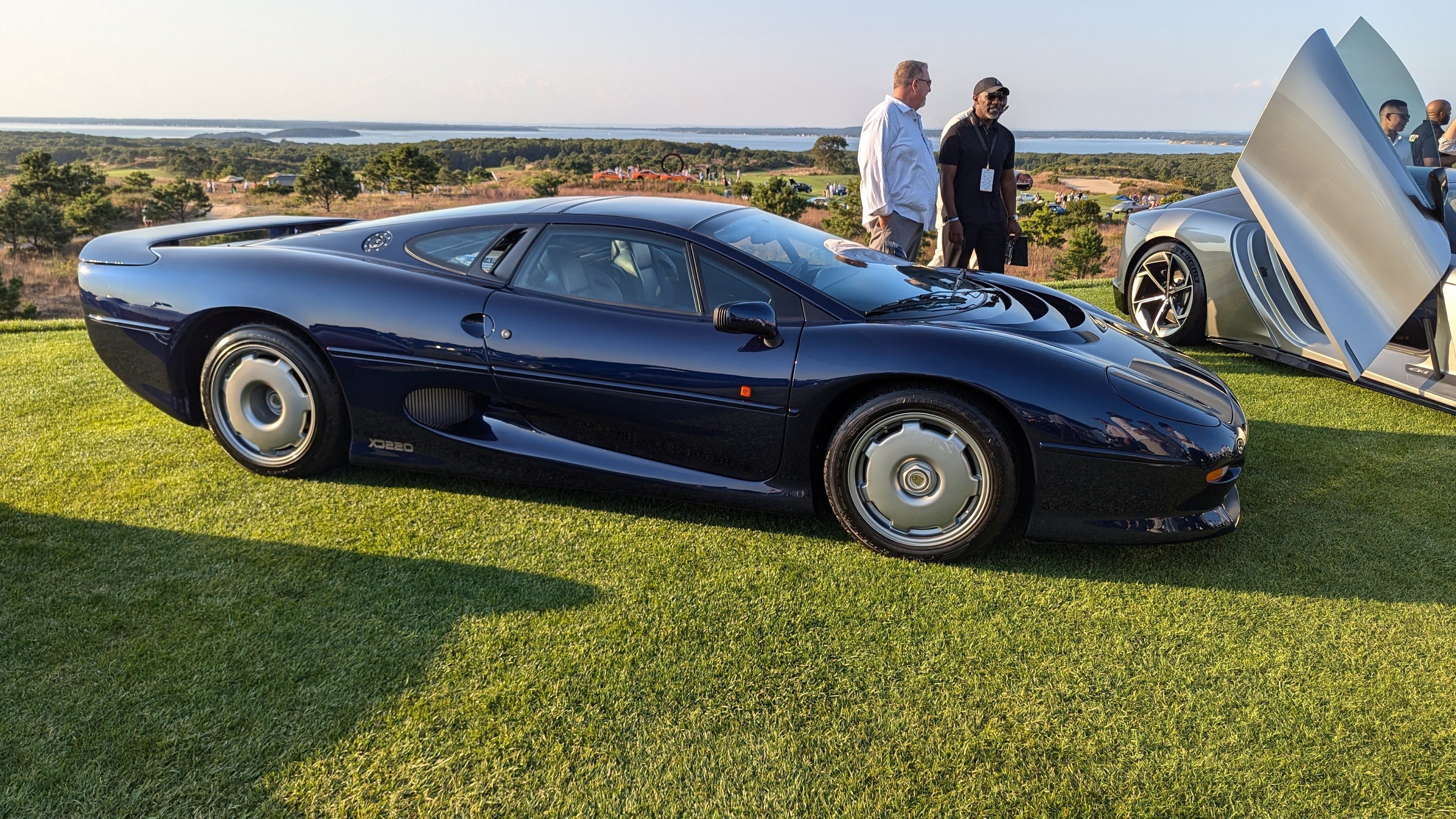 A Jaguar XJ220