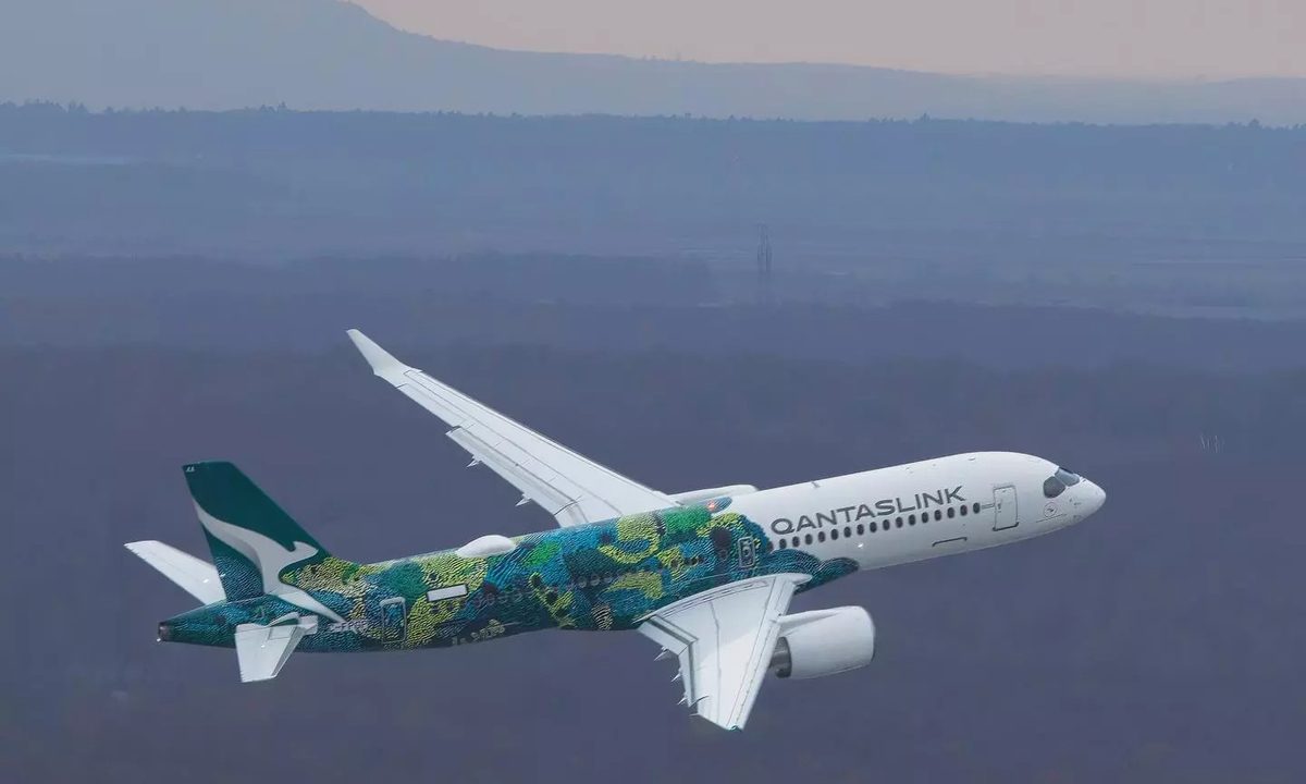 Qantas Airbus A220 Minyma Kutjara Tjukurpa