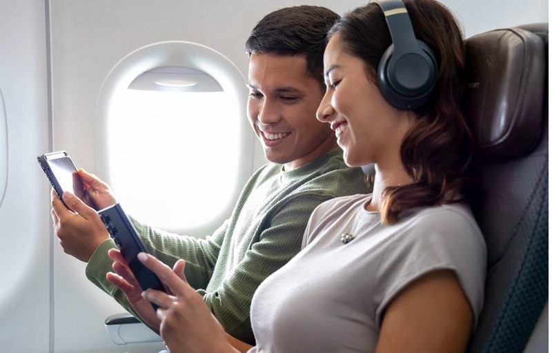 Hawaiian Airlines passengers using Starlink