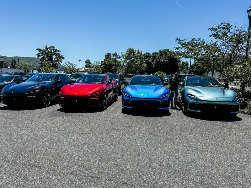 Multiple Ferrari Purosangues