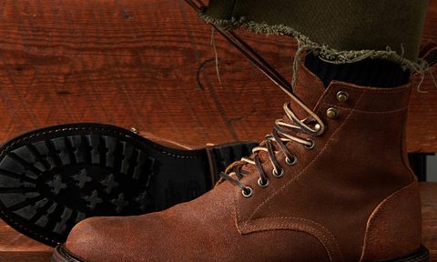 model lacing brown boots