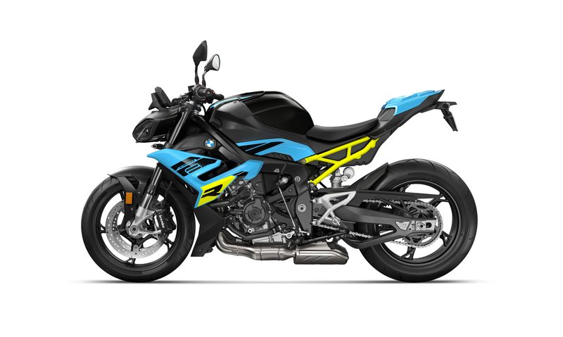 2025 BMW S 1000 R.