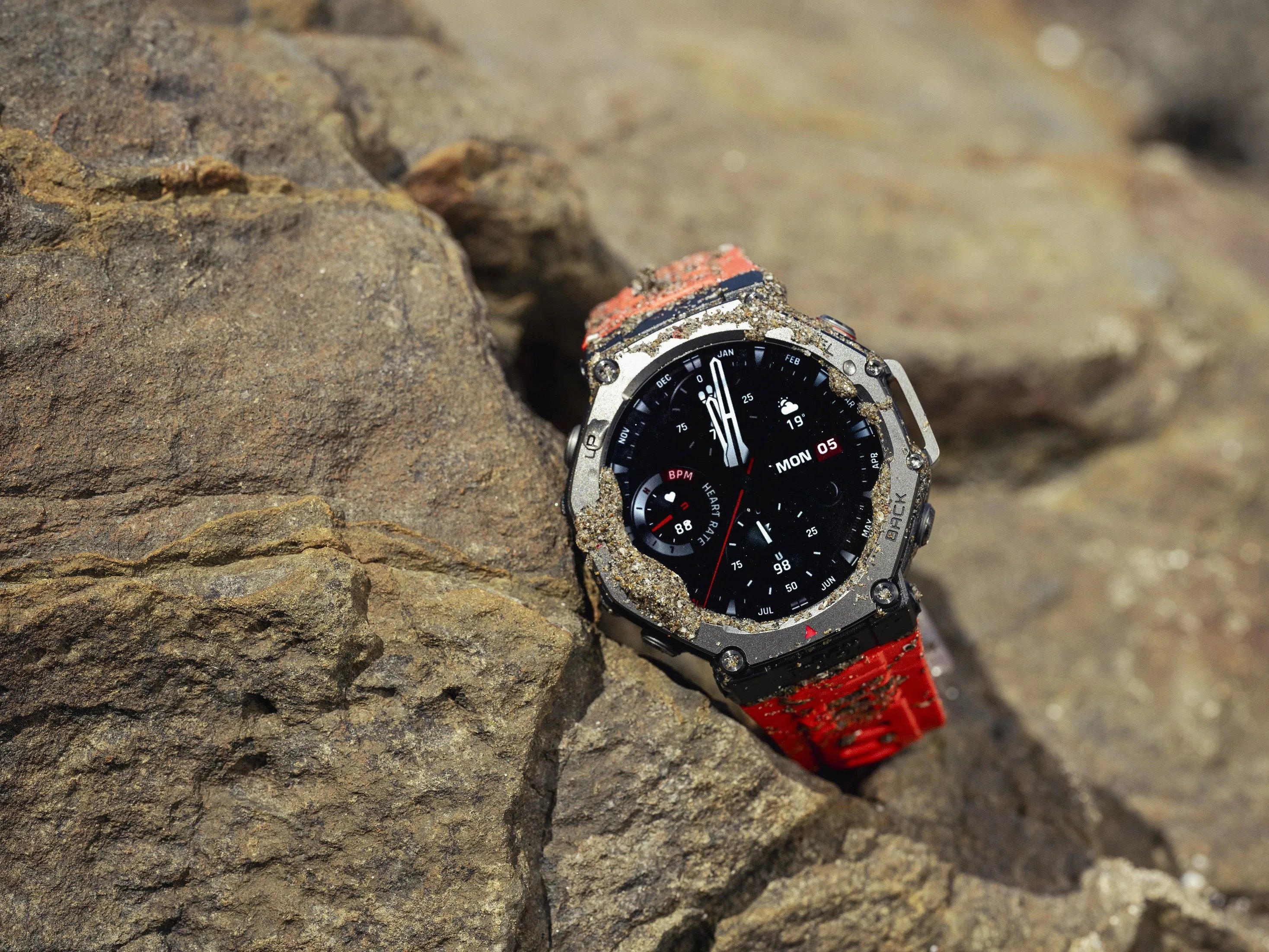 Amazfit-T-Rex-3-smartwatch-used-while-surfing