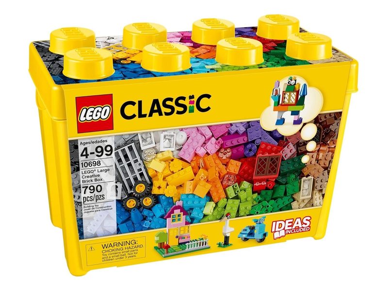 A big Lego Classic Brick box with 790 Lego pieces.