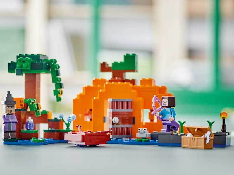 An example of a scene with Lego Minecraft The Pumpkin Farm.