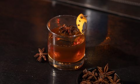 easy whiskey cocktails thanksgiving mapleoldfashioned 1
