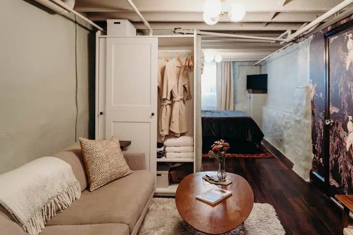 Unwind at The Alexander | A speakeasy style suite