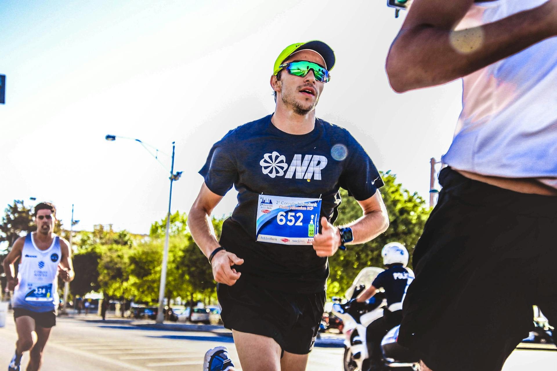 Runners man running marathon hat sunglasses