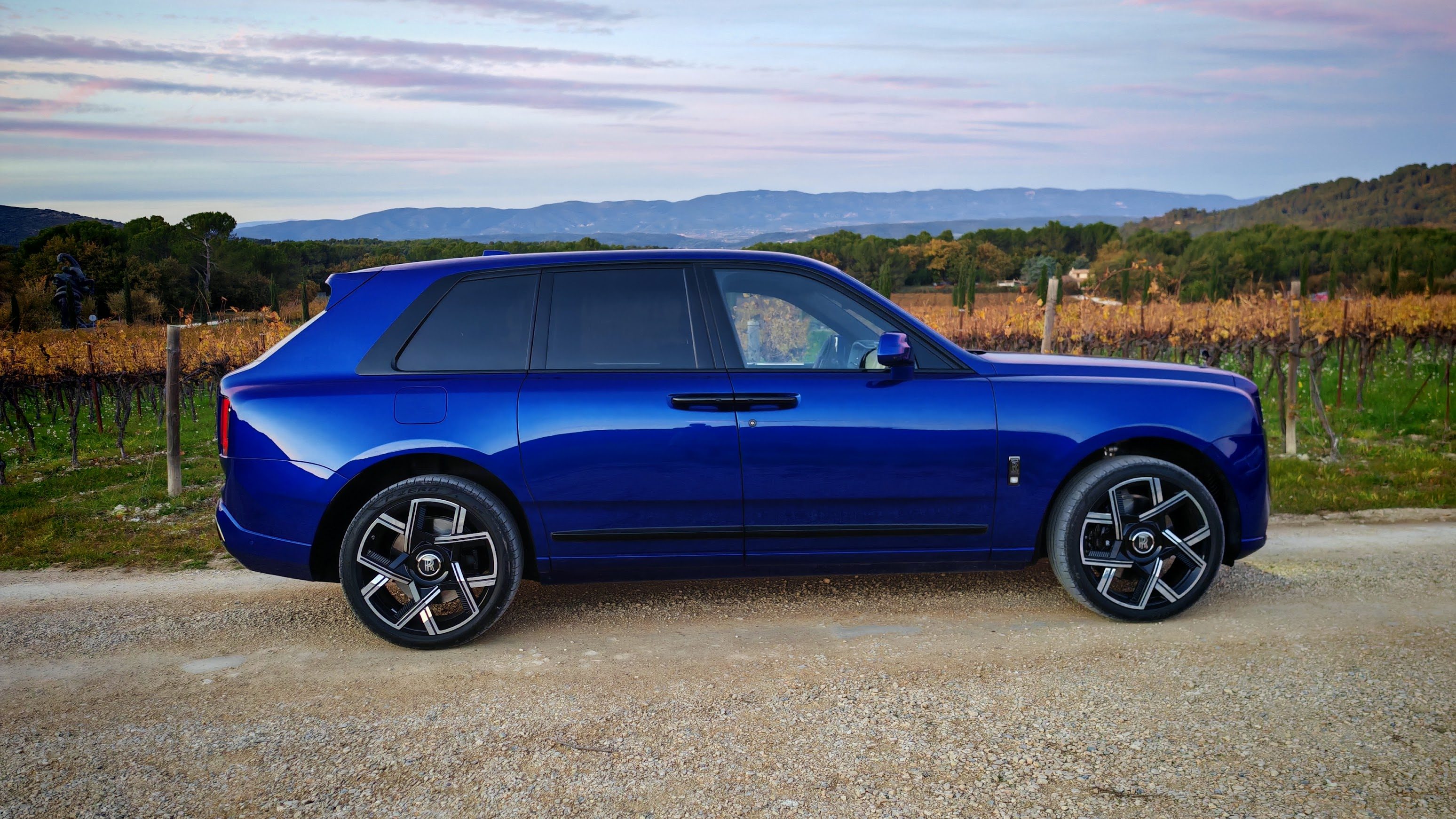 Side view of Rolls-Royce Cullinan Series II