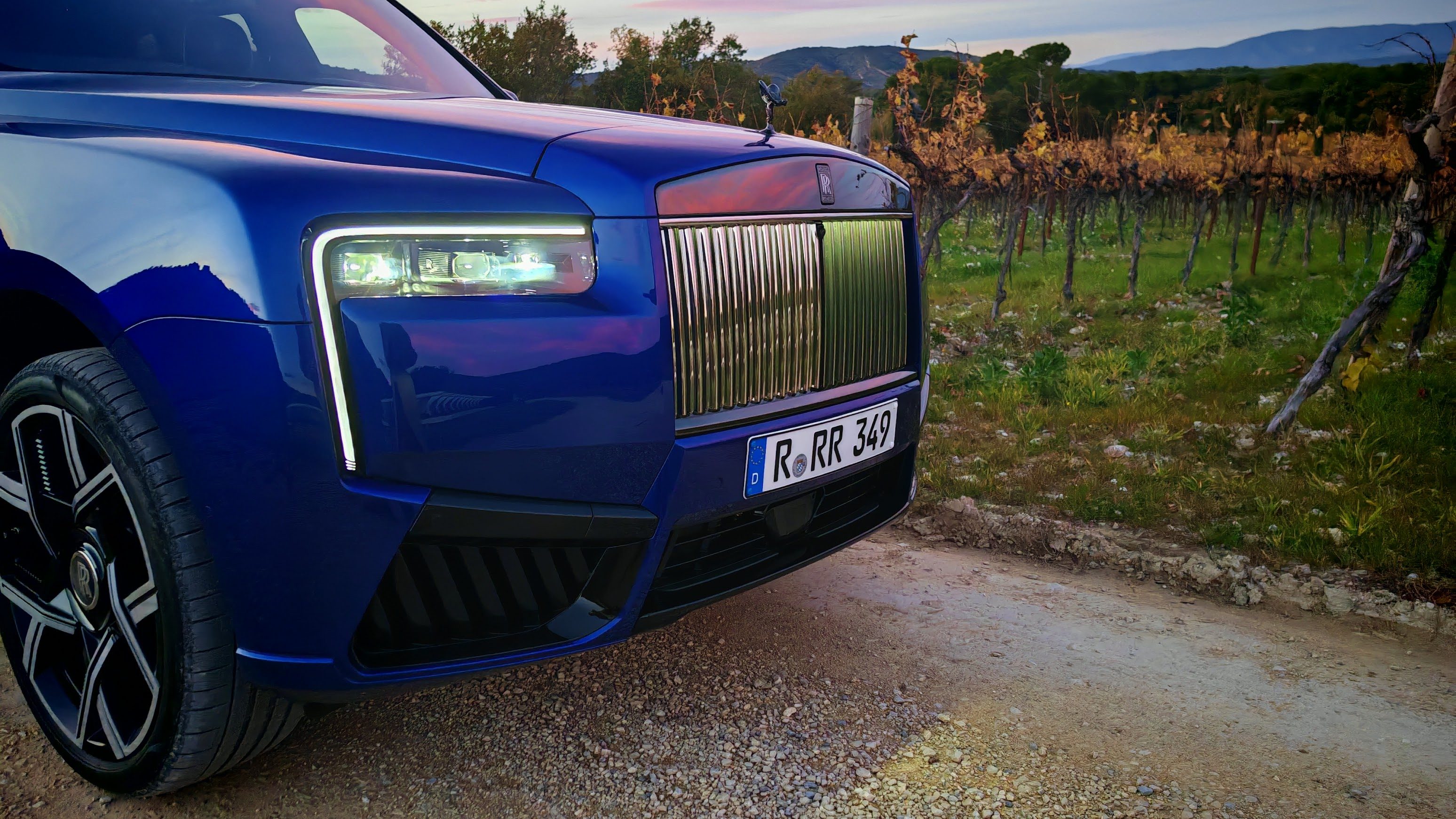 Closeup of a Rolls-Royce Cullinan Series II grille