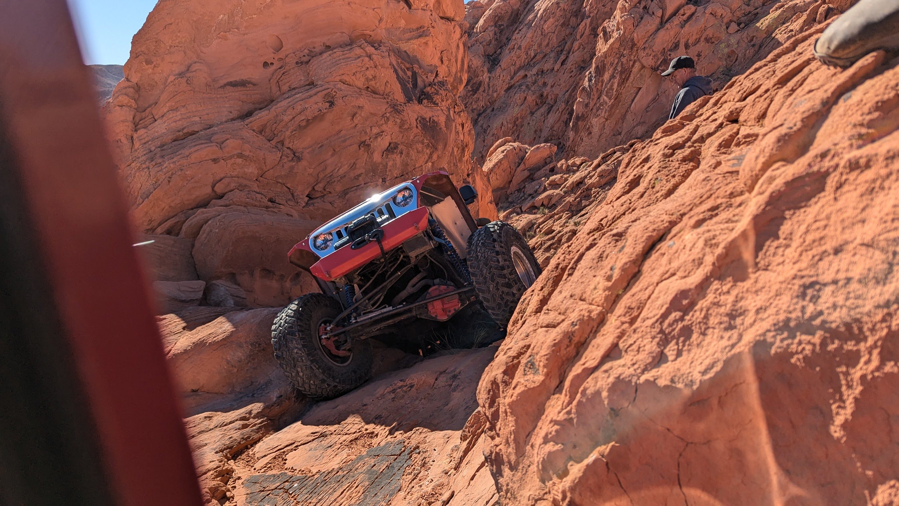 Jeep coming over some rocks