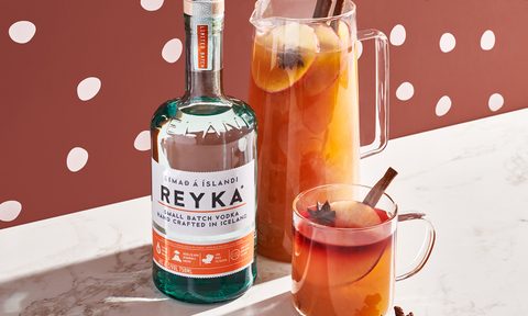 winter vodka cocktails ryk xxxx23 thanksgivingbatchcocktail web 1
