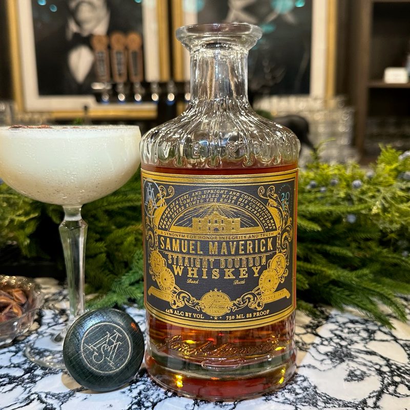 Maverick Distilling Nog-atomi Plaza cocktail
