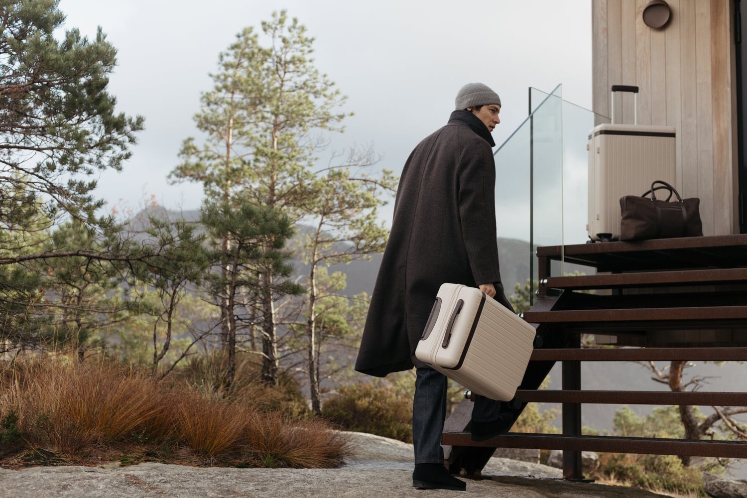 Carl Friedrik Luggage walking