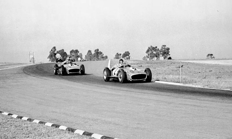 1954 Mercedes-Benz W 196 R Stromlinienwagen Fangio leading Moss at the 1955 Buenos Aires Grand Prix.