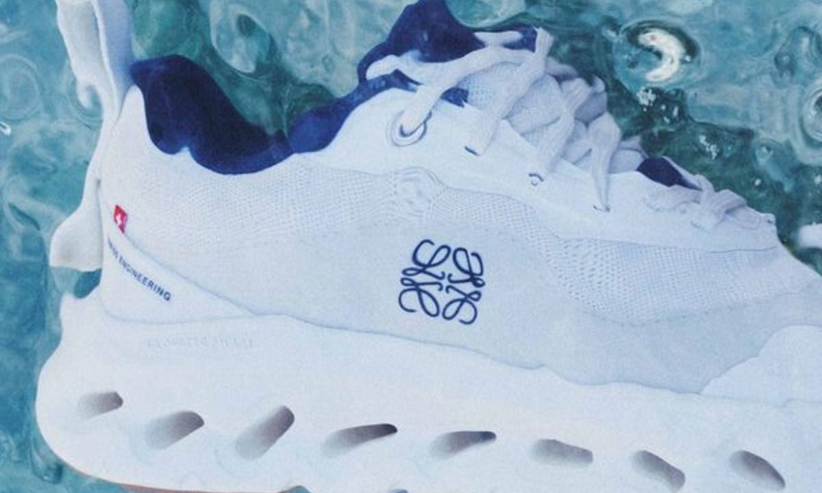 LOEWE sneaker with blue trim