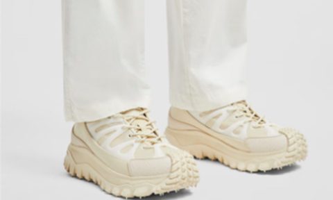 man wearing white pants with white sneakers