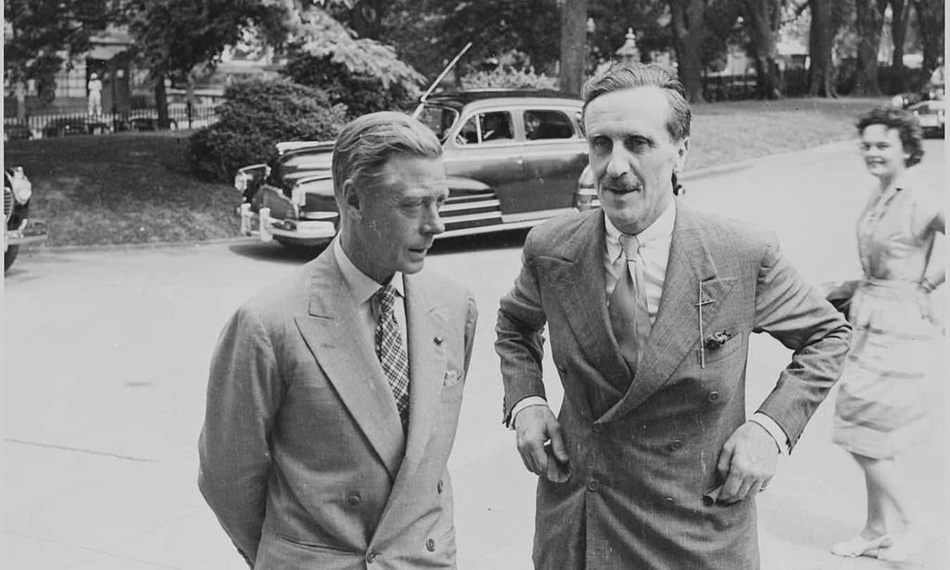 The Duke of Windsor and an unidentified man outside the White House