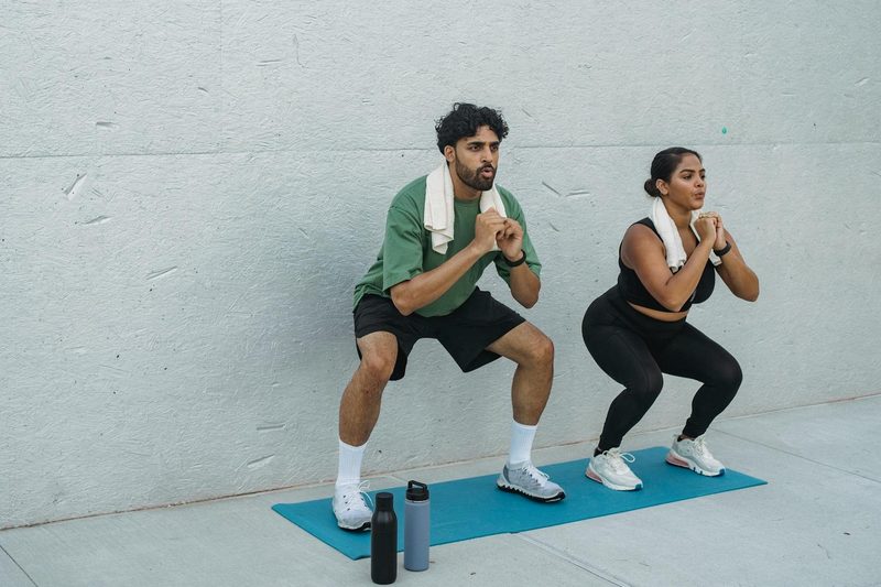 two people squat exercise bodyweight