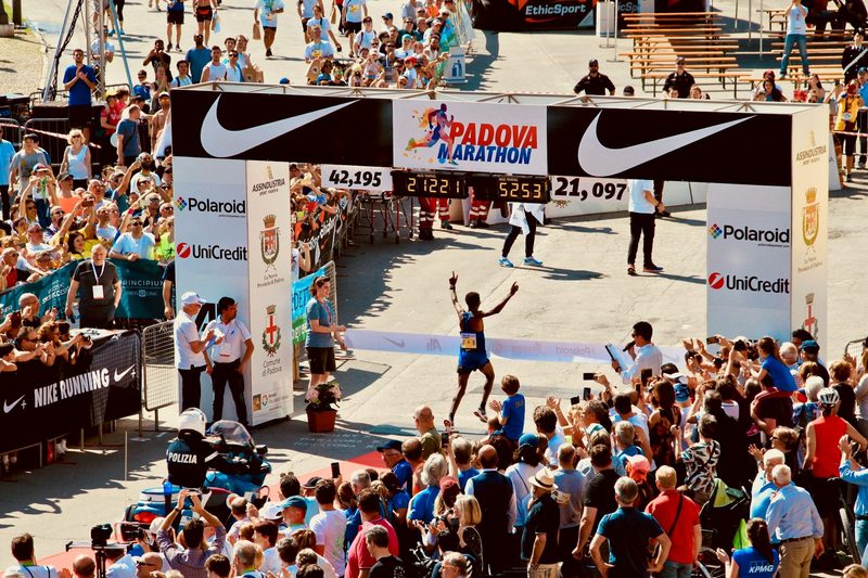 marathon people finishing finish line running