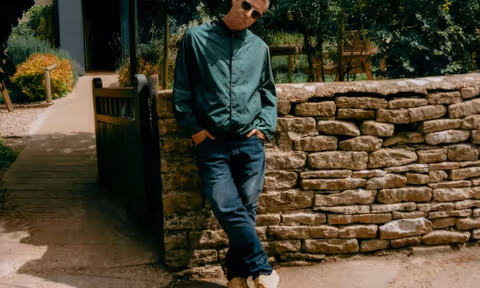 liam gallagher wearing clarks boots