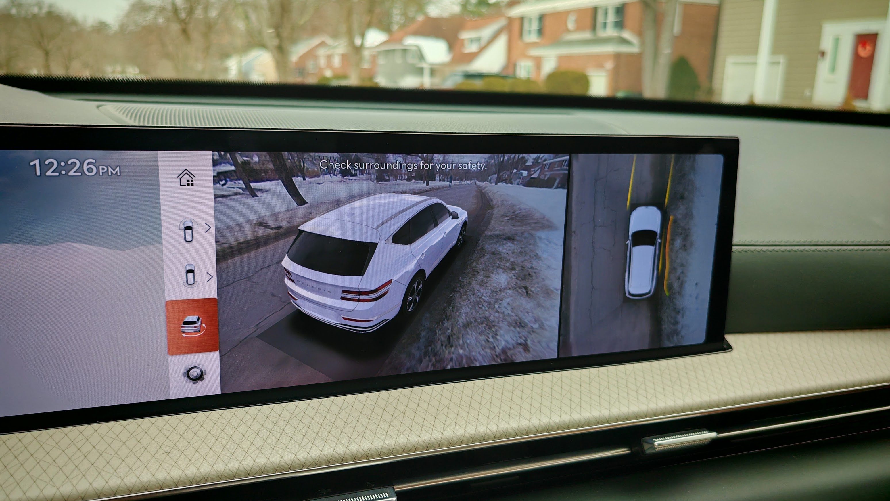 The Genesis GV80 Prestige parking camera on its infotainment display
