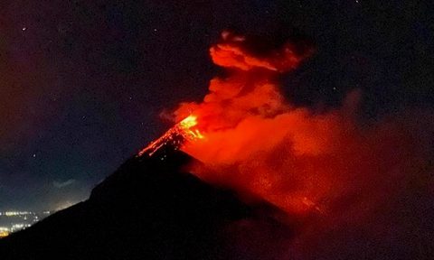 Volcan de Fuego erupting