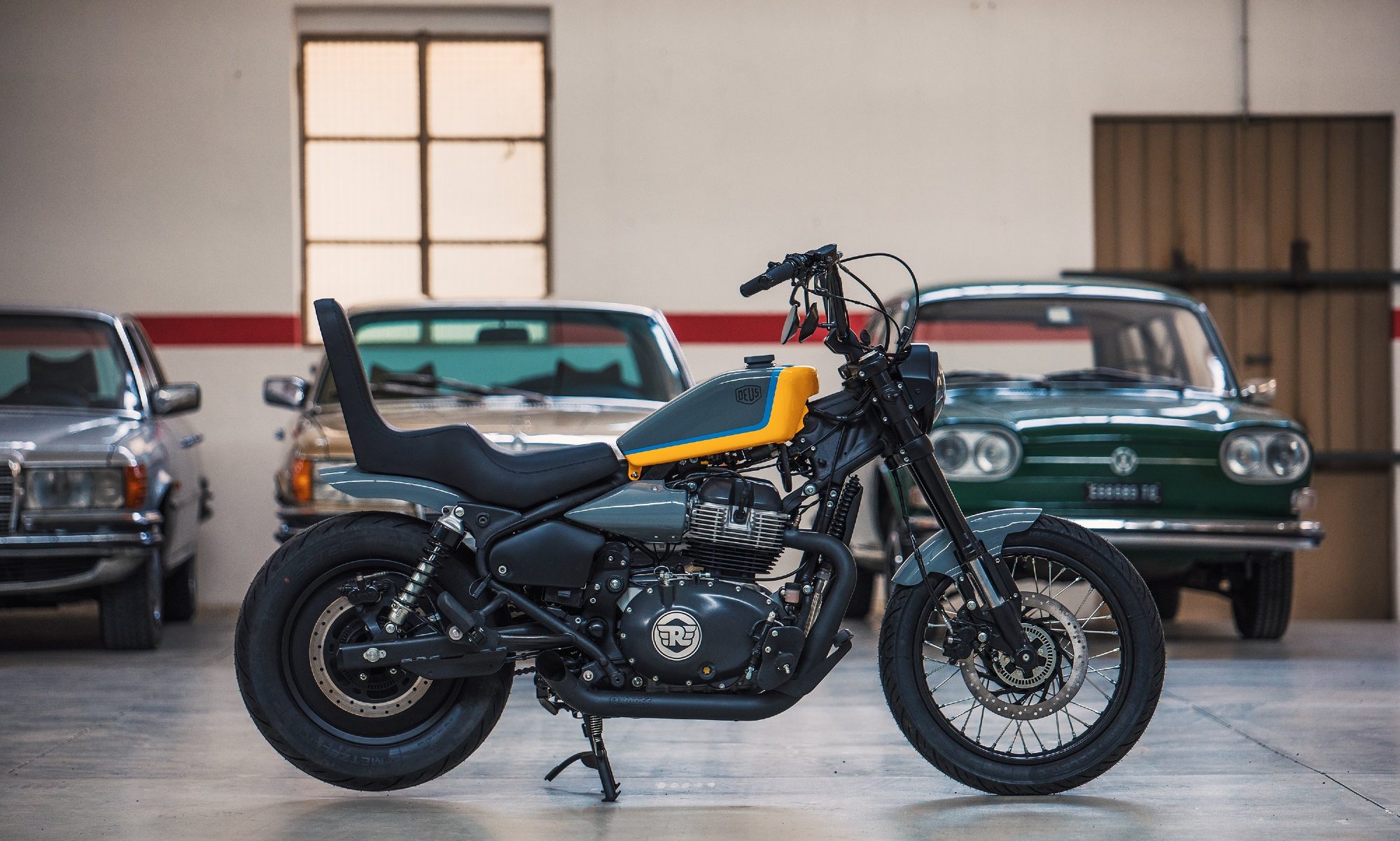 Royal Enfield - Rolling Queen - Super Meteor in a garage with <a href=