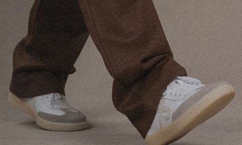 model wearing trento sneaker