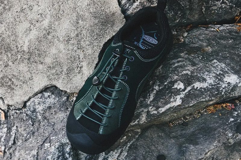 KEEN sneaker on rock