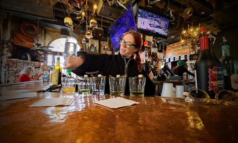 A woman pouring drinks in a New Orleans Bar